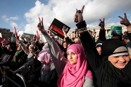 Donne musulmane manifestano in piazza