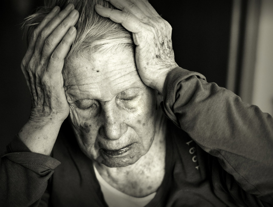 Anziana con Alzheimer
