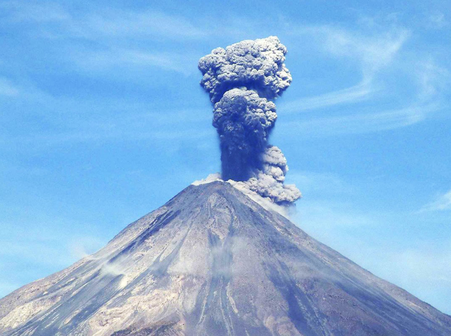 Attività del vulcano Colima