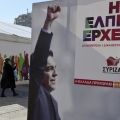 Un cartellone raffigurante Alexis Tsipras, leader di Syriza