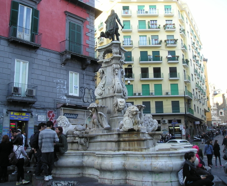 Fontana Carlo III in piazzetta Monteoliveto - Tutte le foto sono di Riccardo Bruno.