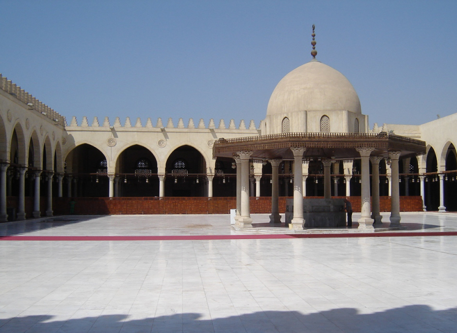 Moschea di Amr al Cairo, una delle prime dotate di CCTV