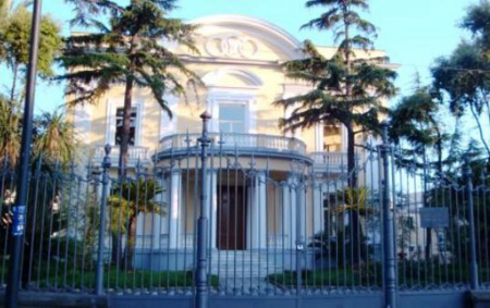 Villa Fernandez a Portici, ospiterà famiglie di profughi