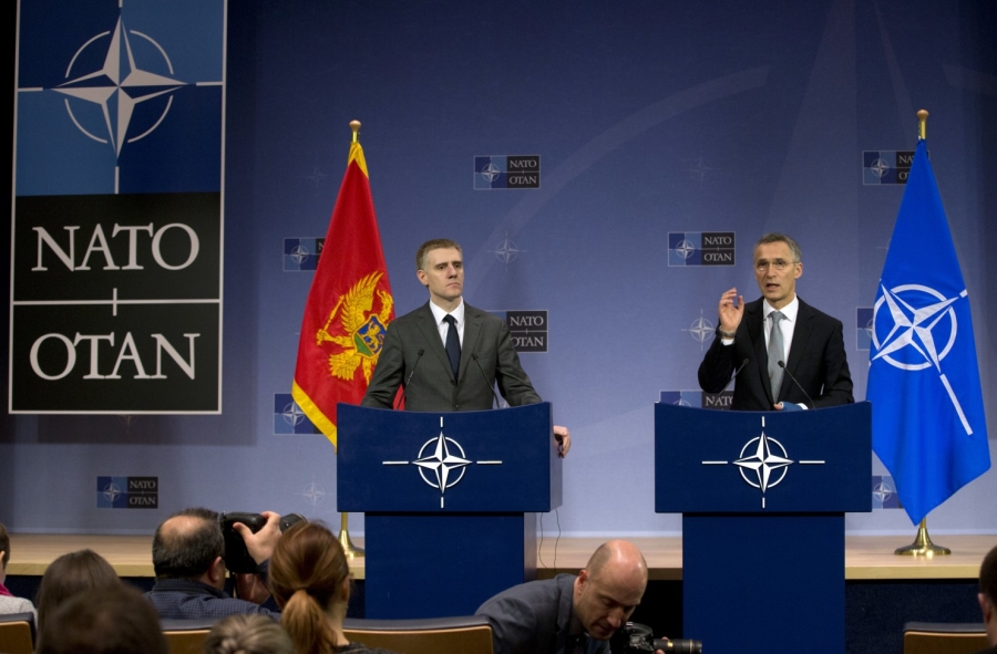 Jens Stoltenberg, segretario generale NATO, e Igor Luksic, Ministro degli Esteri montenegrino